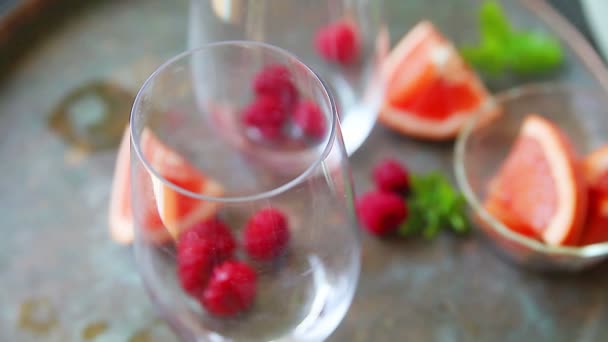 Muddling Raspberries Adding Grapefruit Drinking Glasses — Stock Video