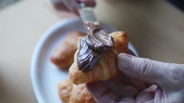 Difundir Chocolate Cremoso Una Mini Pastelería — Vídeos de Stock