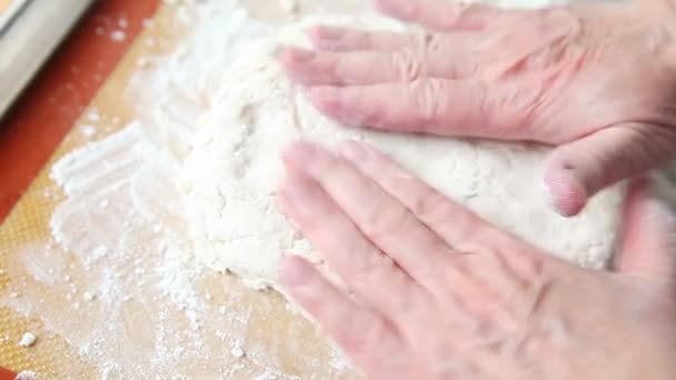 Una Donna Prepara Pasta Biscotto Taglio — Video Stock