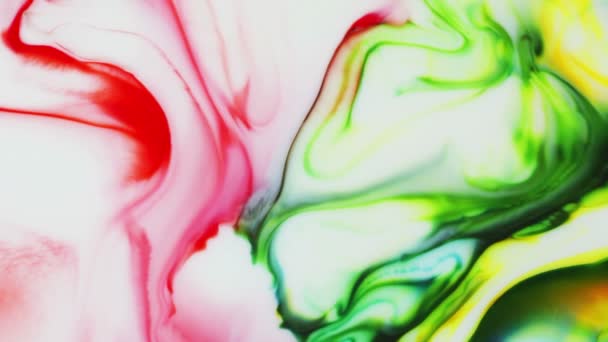 Les couleurs saturées se mélangent et fusionnent 