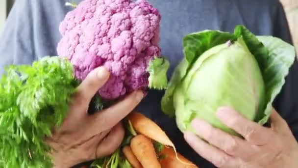 Man Holds Fresh Produce Farmers Market — Stock Video