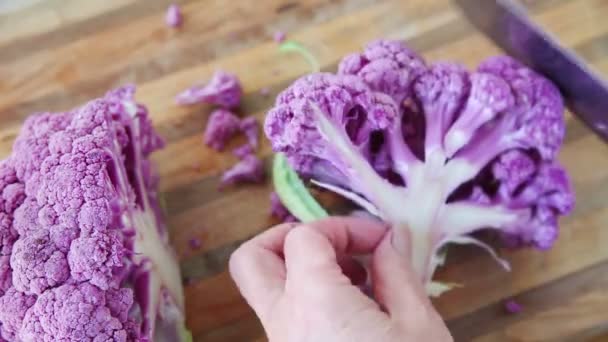 Punto Vista Mujer Que Prepara Coliflor Fresca — Vídeo de stock