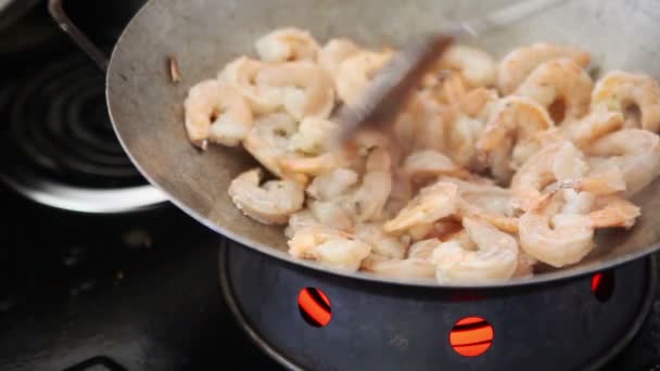 Gebruik Van Roerbakken Methode Van Het Koken Van Schelpdieren — Stockvideo