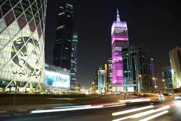 Qatar Doha Março 2018 Trânsito Noturno Centro Financeiro Doha Capital — Fotografia de Stock