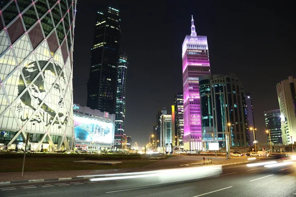 Qatar Doha Março 2018 Trânsito Noturno Centro Financeiro Doha Capital — Fotografia de Stock