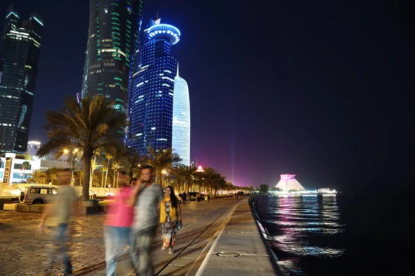 Qatar Doha Marzo 2018 Corniche Road Doha Capital Ciudad Más —  Fotos de Stock