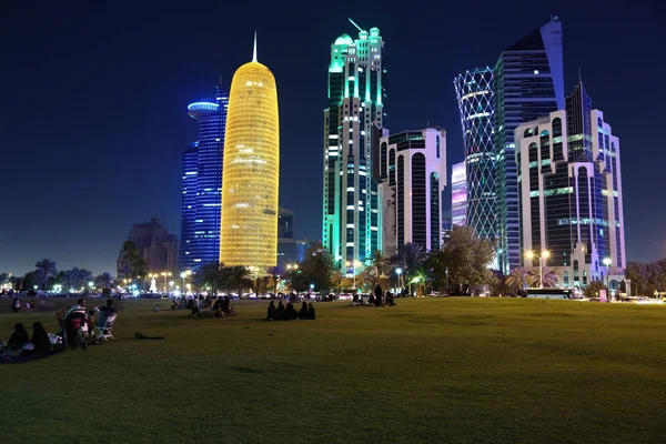Qatar Doha March 2018 Night Financial Centre Doha Capital Most — Stock Photo, Image