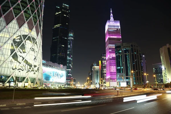 Qatar Doha Março 2018 Trânsito Noturno Centro Financeiro Doha Capital — Fotografia de Stock