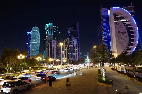 stock image QATAR, DOHA, MARCH 20, 2018: Road traffic at night in financial centre in Doha - capital and most populous city in Qatar. View on Corniche road in Doha, West Bay, Persian Gulf, Arabian Peninsula