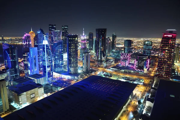 Qatar Doha Março 2018 Panorama Paisagem Urbana Telhado Noturno Centro — Fotografia de Stock