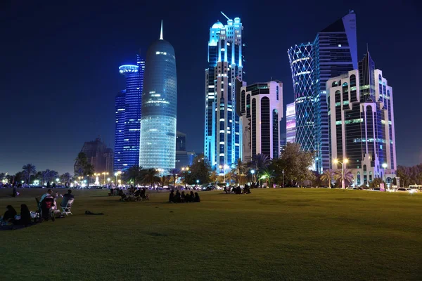 Qatar Doha Marzo 2018 Centro Financiero Nocturno Doha Capital Ciudad —  Fotos de Stock