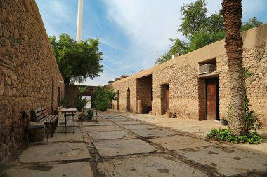 Akabe fort, Aqaba bayrak direği, Jordan yanında bulunan. Akabe Castle, Memlük kale veya Akabe Fort, fort için bitişik Arkeoloji Müzesi var. Akabe - sadece kıyı kenti Haşimi Krallık Jorda içinde