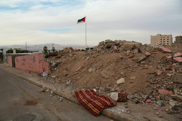 Garbage Lies Street Aqaba Jordan Red Mattress Lies Road National — Stock Photo, Image