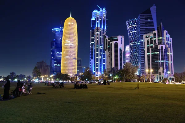 Qatar Doha March 2018 Night Financial Centre Doha Capital Most — Stock Photo, Image