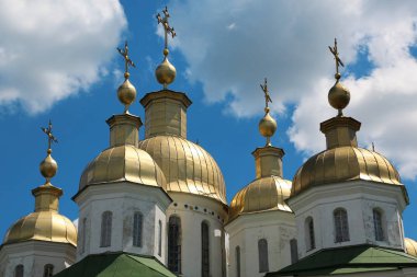 Ukrayna, Poltava, 19 Haziran 2017: Kutsal Haç manastırda Poltava - merkezi Ukrayna, sermaye şehir Poltava bölge Vorskla nehrinde bulunan şehir