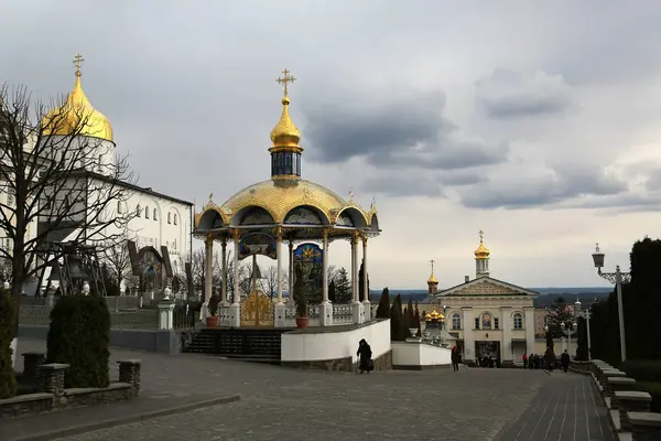 우크라이나 Pochayiv 2017 사람과 거룩한 Dormition Pochayiv Lavra 정교회 우크라이나에서 — 스톡 사진