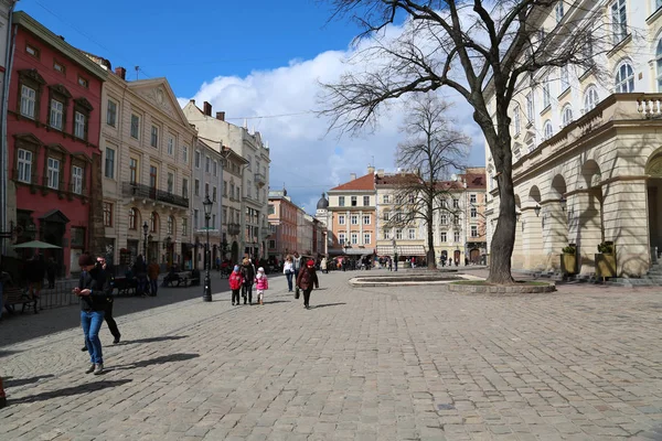 Ukraine Lviv April 2015 People Market Square Central Square City — Stock Photo, Image