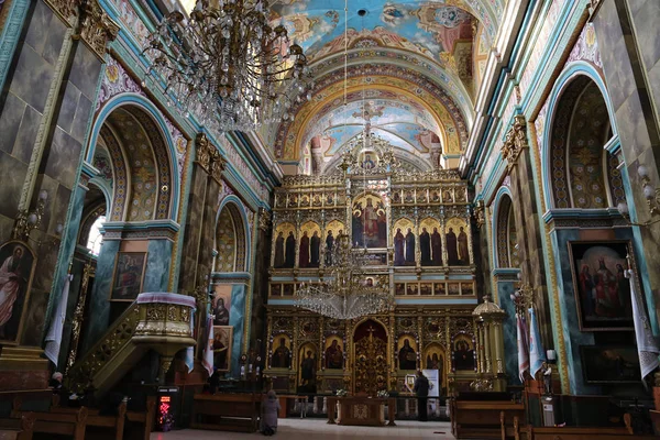 Ukraine Ivano Frankivsk February 2017 Orang Orang Dalam Katedral Katolik — Stok Foto