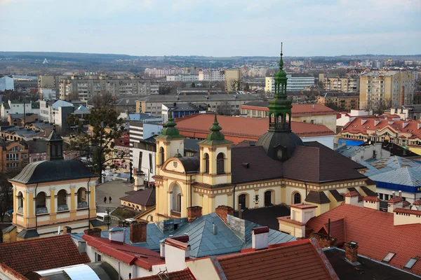 Widok Miasto Kościół Najświętszej Maryi Panny Ratusha Lub Ratusz Budynek — Zdjęcie stockowe