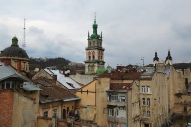 Ukrayna, Lviv, 5 Nisan 2015: Dormition veya varsayım kilisede eski şehir, Lviv, Ukrayna. Kilisenin kutsal bakire Meryem Varsayım