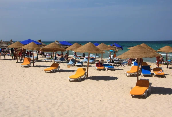 Tunisia Sousse June 2010 People Bathing Sunbathing Beach Sousse Tunisia — Stock Photo, Image