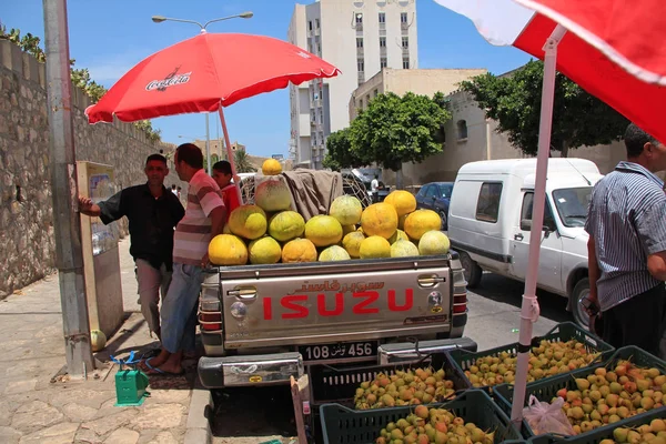 Tunísia Sousse Junho 2010 Povo Tunisino Antigo Mercado Oriental Bairro — Fotografia de Stock