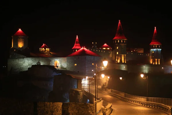 Antigo Castelo Com Iluminação Vermelha Noite Antigo Castelo Ruteno Lituano — Fotografia de Stock