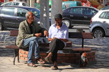 Tunus, Sousse, 28 Haziran 2010: Tunus insanlar ve araçların Sousse, Tunus için sokakta