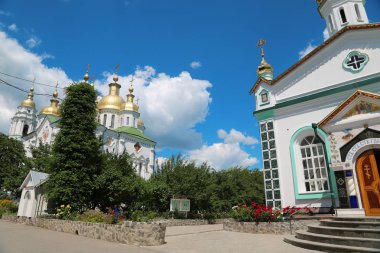 Ukrayna, Poltava, 19 Haziran 2017: Kutsal Haç manastırda Poltava - merkezi Ukrayna, sermaye şehir Poltava bölge Vorskla nehrinde bulunan şehir