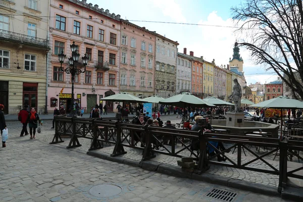 Ukraine Lviv April 2015 People Market Square Central Square City — Stock Photo, Image