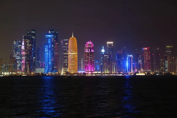 Katar Doha März 2018 Nächtliches Finanzzentrum Doha Hauptstadt Und Bevölkerungsreichste — Stockfoto