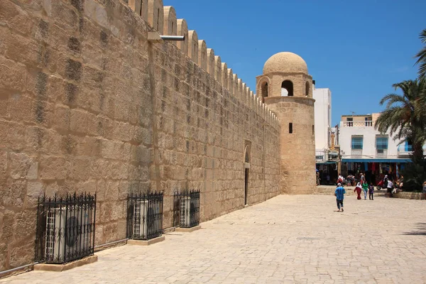 Tunisko Sousse Června 2010 Lidé Okolí Staré Pevnosti Čtvrti Medina — Stock fotografie