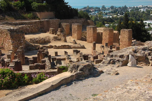 在突尼斯的古代迦太基的废墟 迦太基是一个主要的城市中心 在突尼斯海湾 从第一个千年公元前腓尼基殖民地发展上已经存在了近 3000 — 图库照片