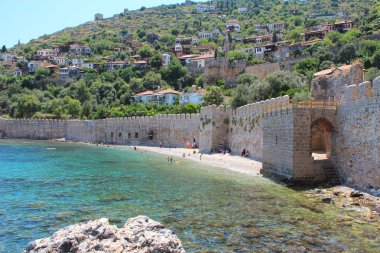 Alanya, Türkiye'de sahilde insanlar