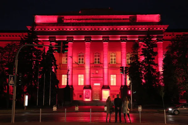 Ucrânia Kiev Setembro 2011 Pessoas Perto Edifício Vermelho Universidade Nacional — Fotografia de Stock