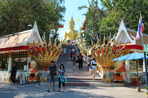 Thailand Pattaya April 2014 People Pratumnak Hill Big Golden Buddha — Stock Photo, Image