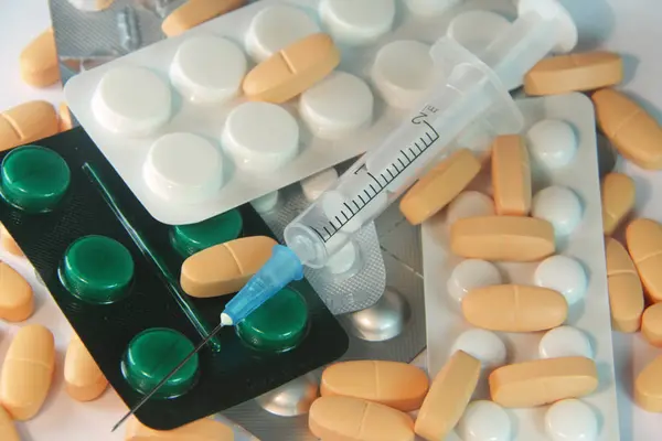 Beyaz Tıbbi Şırınga Tabletler — Stok fotoğraf