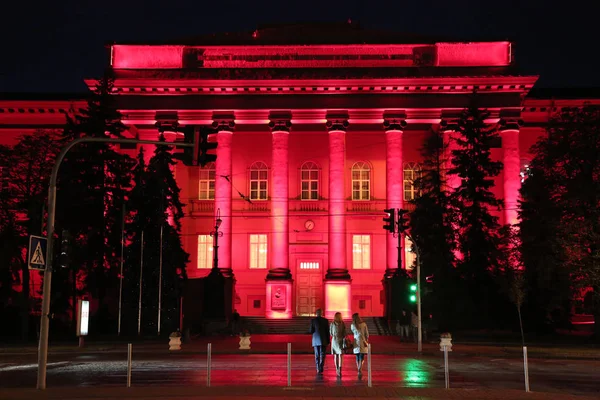 Ucrânia Kiev Setembro 2011 Pessoas Perto Edifício Vermelho Universidade Nacional — Fotografia de Stock