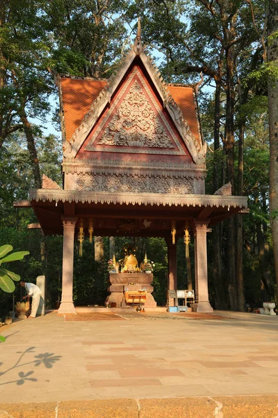 カンボジア シェムリ アップ 2014 Cambodi シェムリ アップにアンコール トム寺院近くの木造建築 — ストック写真