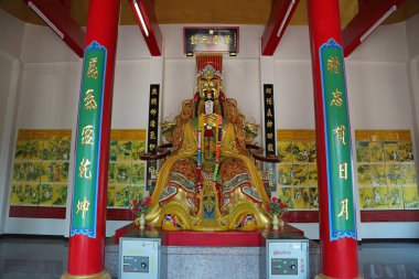 Tayland, pattaya, 1 Nisan 2014: iç pratumnak Hill yakınındaki büyük altın buddha heykeli Pattaya, Tayland Budist tapınağı