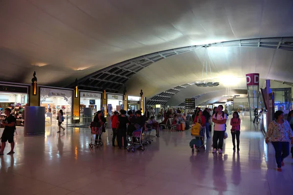 Thailand Bangkok Abril 2014 Pessoas Área Livre Impostos Dentro Aeroporto — Fotografia de Stock