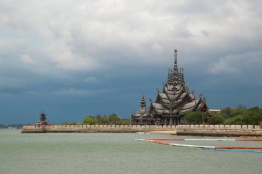 Wang Boran ve Prasat Mai olarak da adlandırılır gerçeğin mabettir karaya ahşap bir tapınak Körfez Siam Pattaya, Thailan