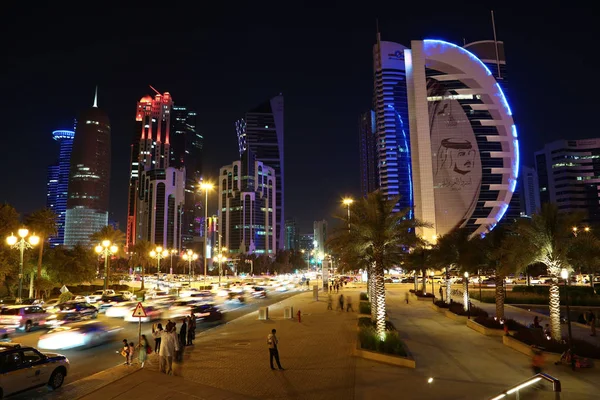 Qatar Doha Março 2018 Tráfego Rodoviário Noturno Centro Financeiro Doha — Fotografia de Stock