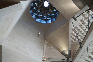 Katar, Doha, 21 Mart 2018: Doha - Qatar, Basra Körfezi, Arap Yarımadası'nda, Orta Doğu başkenti ve en kalabalık İslam Sanat Müzesi