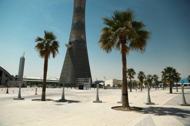 Katar, Doha, 26 Mart 2018: Meşale kule ya da meşale Doha, olarak da bilinen Aspire Kulesi ve hakları kurulu yakınındaki Doha spor kenti, Qata olarak da bilinen Halife Stadyumu, Aspire bölge,