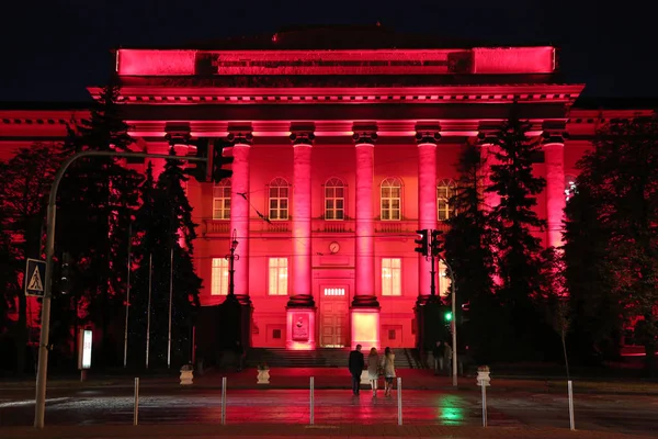 Ucrânia Kiev Setembro 2011 Pessoas Perto Edifício Vermelho Universidade Nacional — Fotografia de Stock