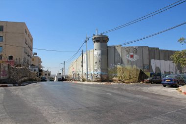 Filistin, Bethlehem, 15 Eylül 2010: Beytüllahim, Filistin güvenlik duvarının yakınında araba