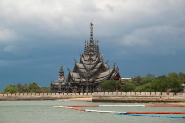Wang Boran ve Prasat Mai olarak da adlandırılır gerçeğin mabettir karaya ahşap bir tapınak Körfez Siam Pattaya, Thailan