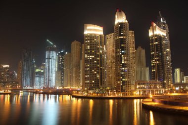 Birleşik Arap Emirlikleri, Dubai, 20 Ekim 2011: Dubai Yat Limanı, gece, Birleşik Arap Emirlikleri, İran Körfezi, Arap Yarımadası'nda, Middle East