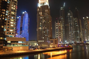 Birleşik Arap Emirlikleri, Dubai, 5 Şubat 2016: Dubai Yat Limanı, gece, Birleşik Arap Emirlikleri, İran Körfezi, Arap Yarımadası'nda, Middle East